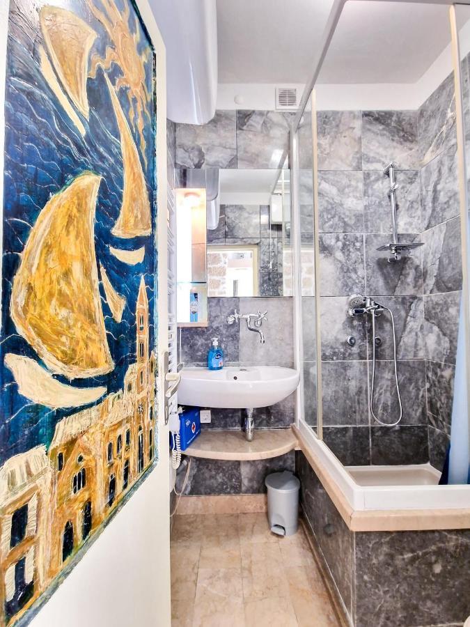 Jackie'S Little Stone House Apartment Split Bagian luar foto