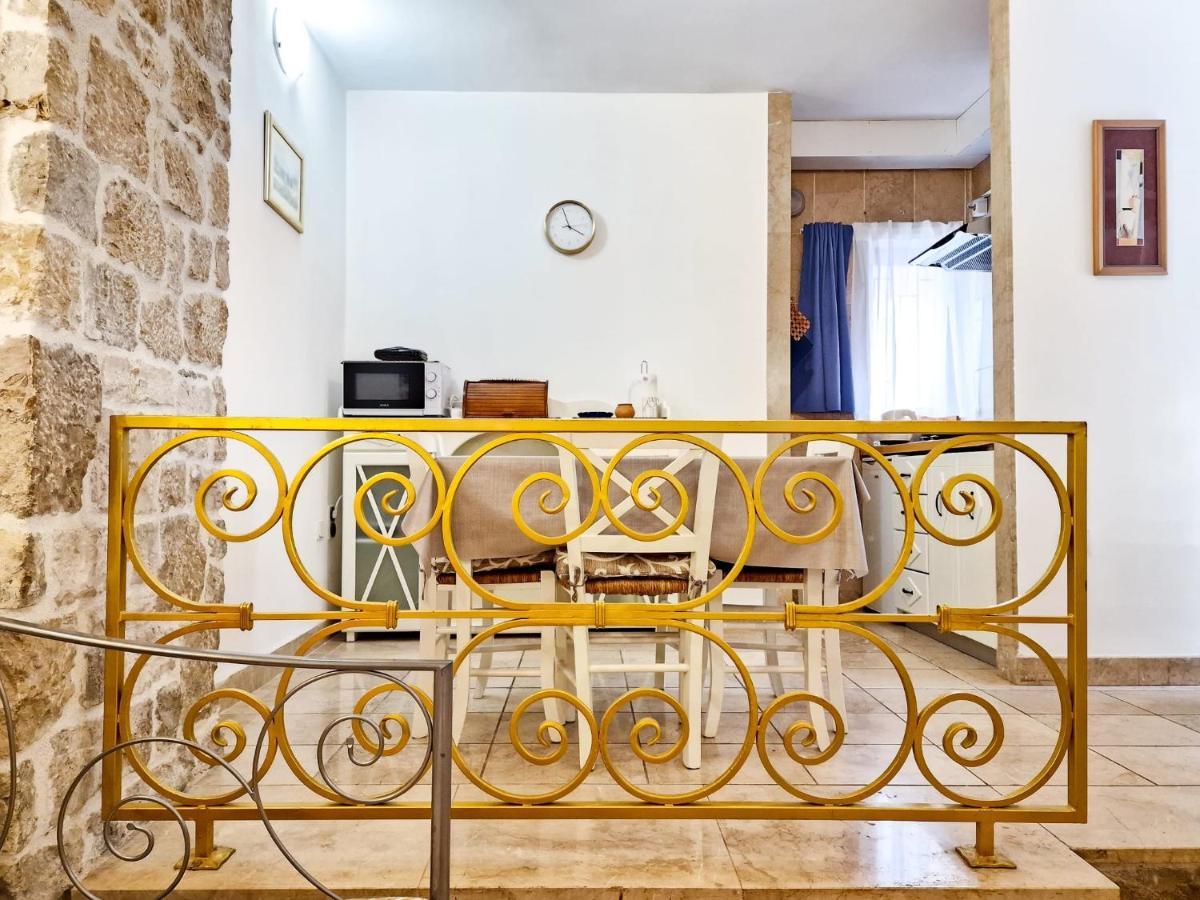 Jackie'S Little Stone House Apartment Split Bagian luar foto
